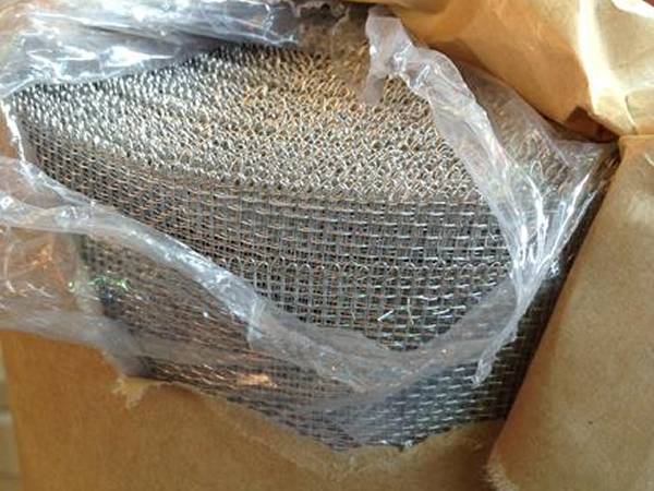 Aluminum mesh screen roll packaged in plastic film and waterproof paper