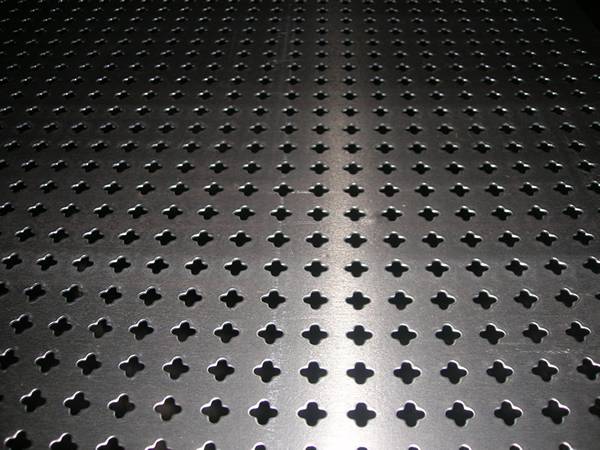 Perforated aluminum metal sheet with crosswise holes in straight rows